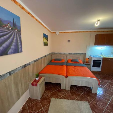 Hajnal Apartman Hajdúszoboszló Екстериор снимка